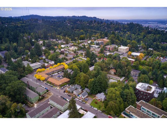 909 Sw GAINES St, Portland, OR 97239