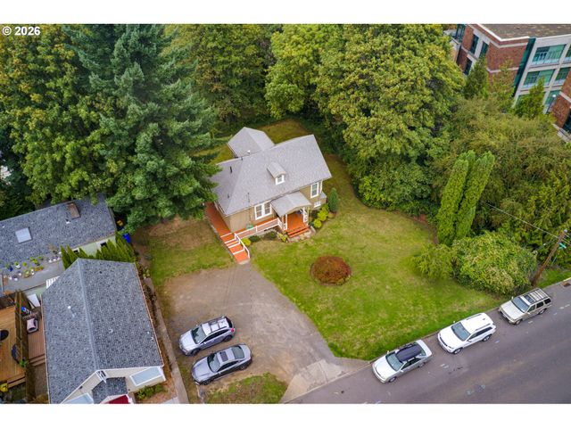 909 Sw GAINES St, Portland, OR 97239