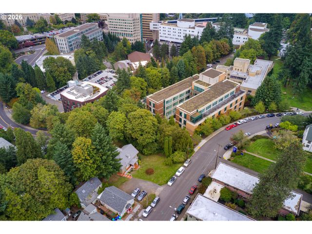 909 Sw GAINES St, Portland, OR 97239