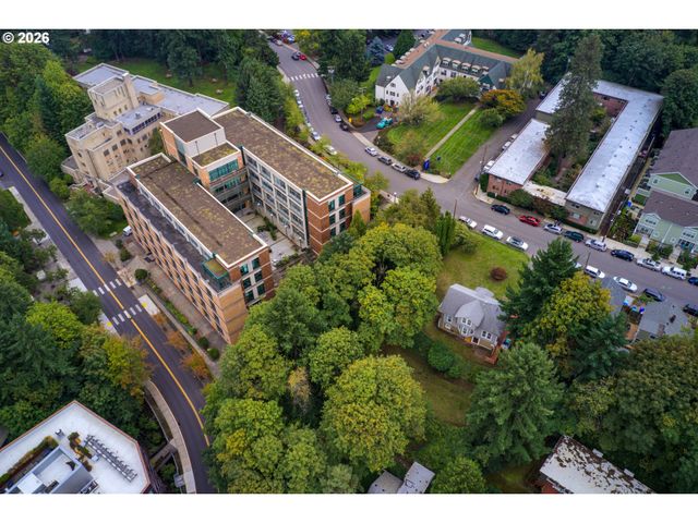 909 Sw GAINES St, Portland, OR 97239