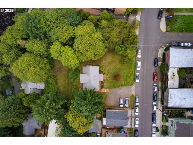 909 Sw GAINES St, Portland, OR 97239