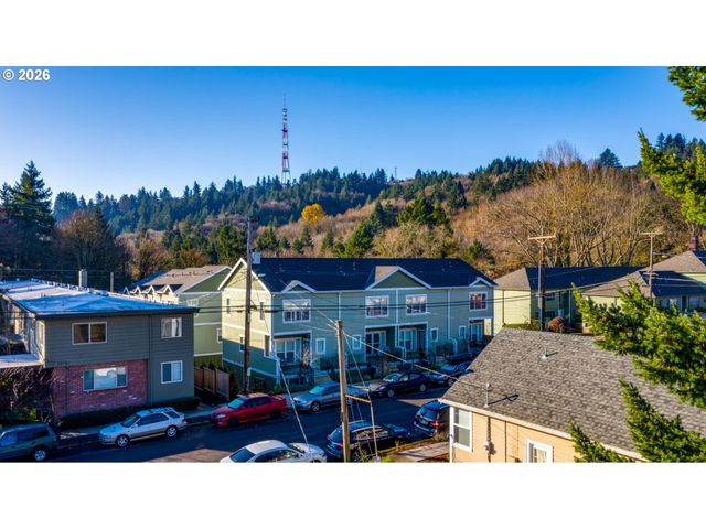 909 Sw GAINES St, Portland, OR 97239