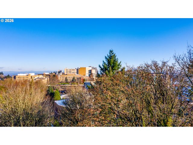 909 Sw GAINES St, Portland, OR 97239