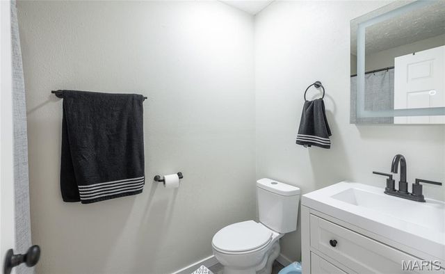 20105 Simmons Road, Waynesville, MO 65583