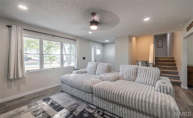 20105 Simmons Road, Waynesville, MO 65583