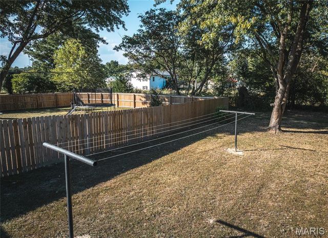 20105 Simmons Road, Waynesville, MO 65583