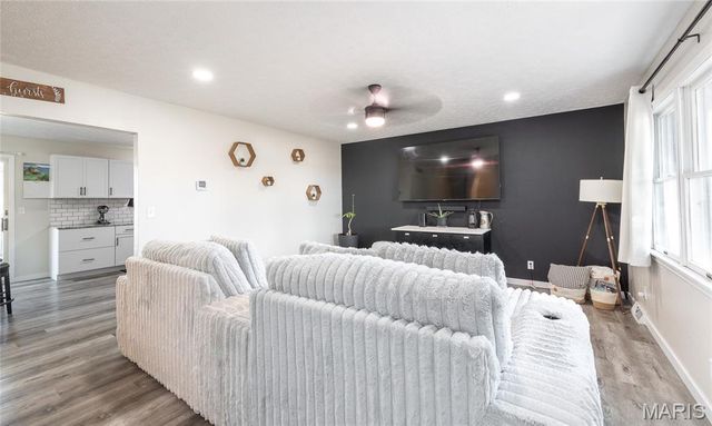 20105 Simmons Road, Waynesville, MO 65583