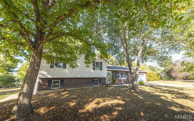 20105 Simmons Road, Waynesville, MO 65583