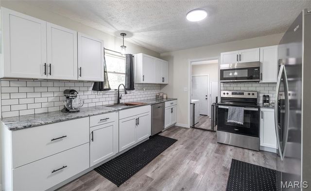 20105 Simmons Road, Waynesville, MO 65583