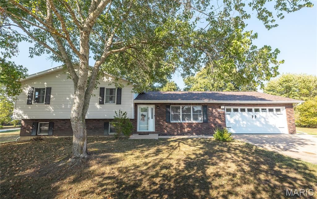 20105 Simmons Road, Waynesville, MO 65583