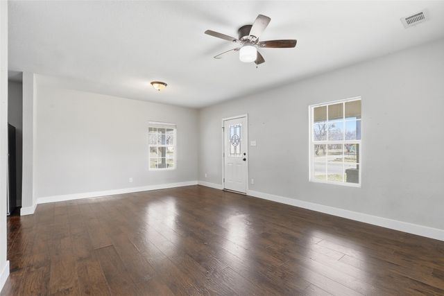 1615 N Oak Avenue, Mineral Wells, TX 76067