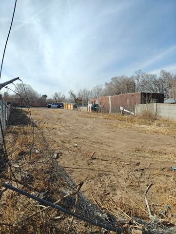 4516 GRANDE Drive NW, Albuquerque, NM 87107