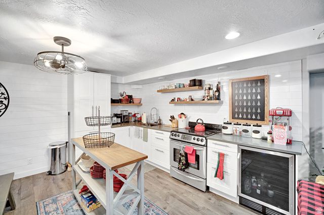 2139 E VILLAGE POINT WAY, Sandy, UT 84093