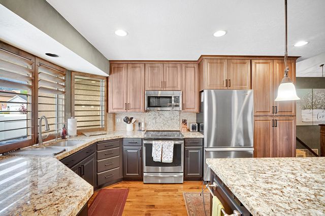 2139 E VILLAGE POINT WAY, Sandy, UT 84093