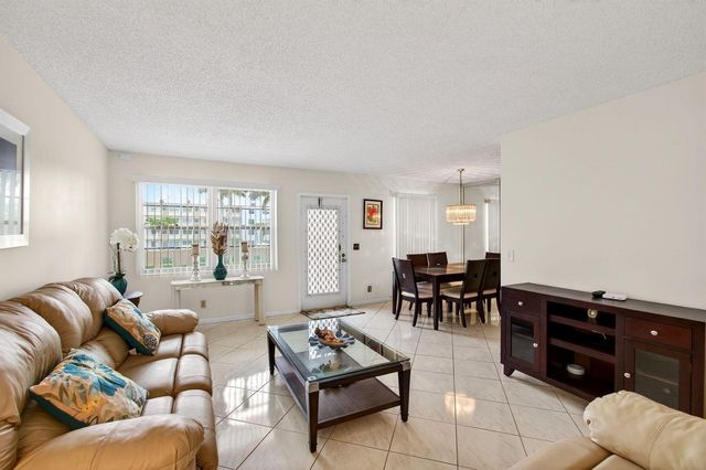 2070 Guildford D, Boca Raton, FL 33434