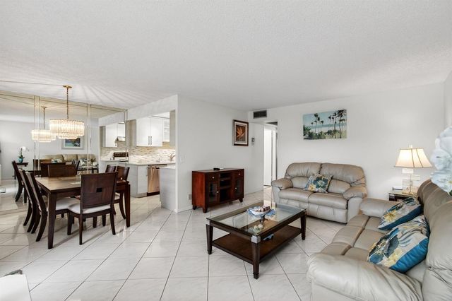 2070 Guildford D, Boca Raton, FL 33434