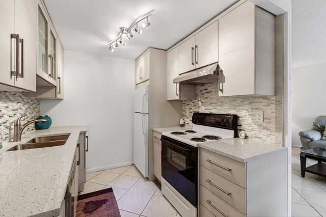 2070 Guildford D, Boca Raton, FL 33434