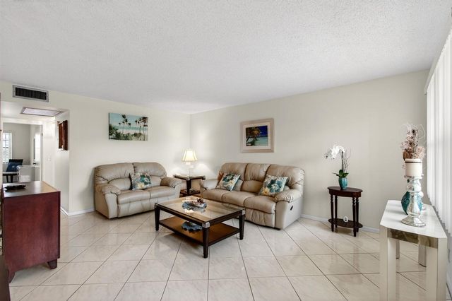 2070 Guildford D, Boca Raton, FL 33434