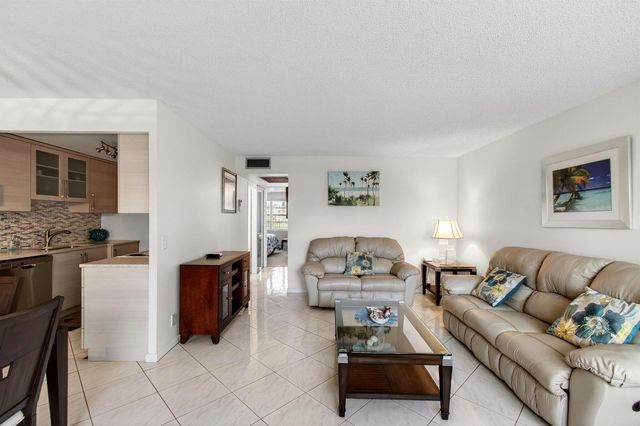 2070 Guildford D, Boca Raton, FL 33434