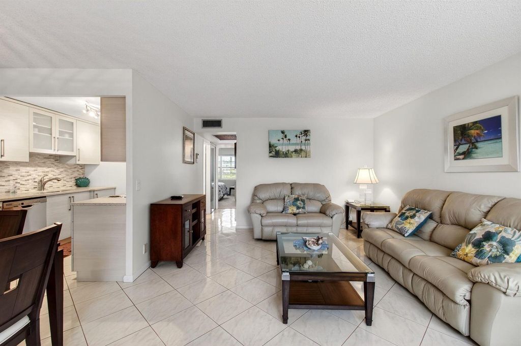 2070 Guildford D, Boca Raton, FL 33434