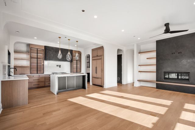 3923 N Janssen Avenue 2E, Chicago, IL 60613