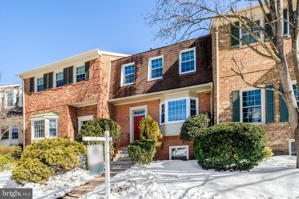 8225 CEDAR LANDING CT, Alexandria, VA 22306