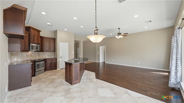 2125 Pioneer Pass, Seguin, TX 78155