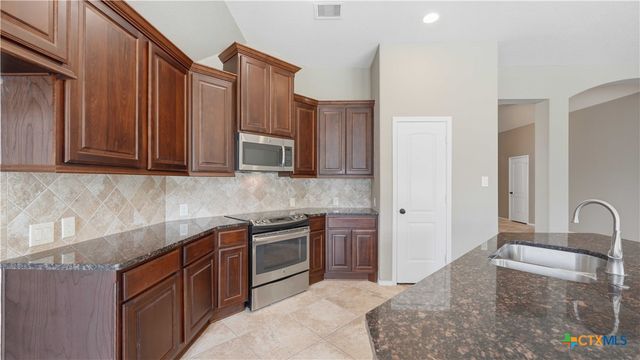 2125 Pioneer Pass, Seguin, TX 78155