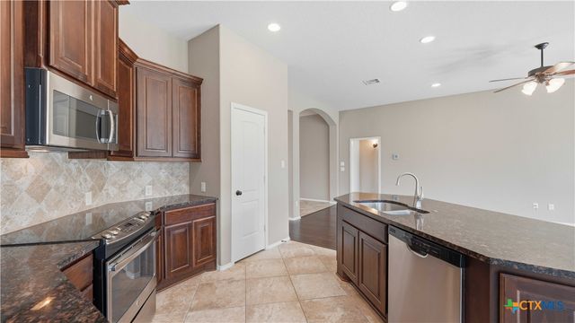 2125 Pioneer Pass, Seguin, TX 78155