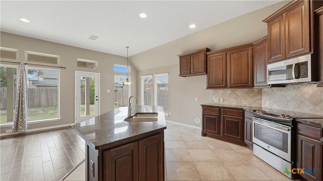 2125 Pioneer Pass, Seguin, TX 78155