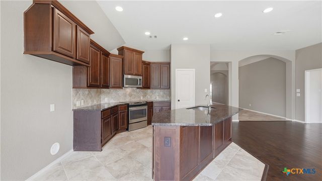 2125 Pioneer Pass, Seguin, TX 78155