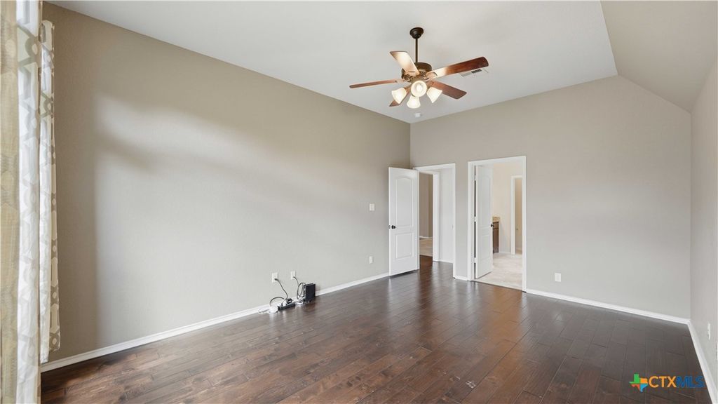 Image 14 of property listing at 2125 Pioneer Pass, Seguin, TX 78155