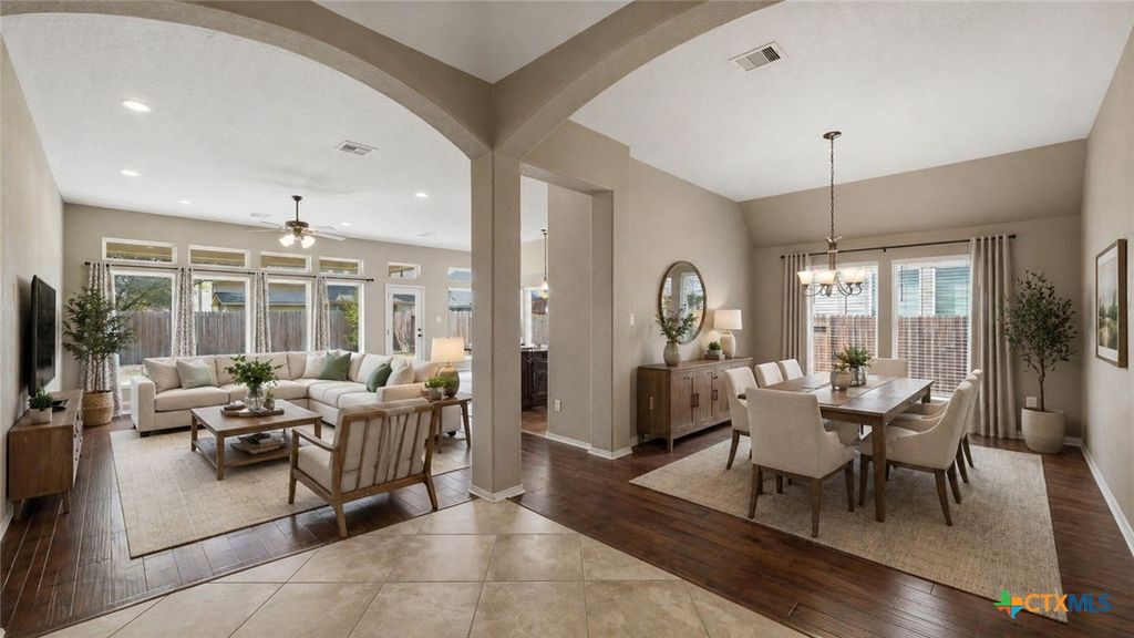 Image 2 of property listing at 2125 Pioneer Pass, Seguin, TX 78155