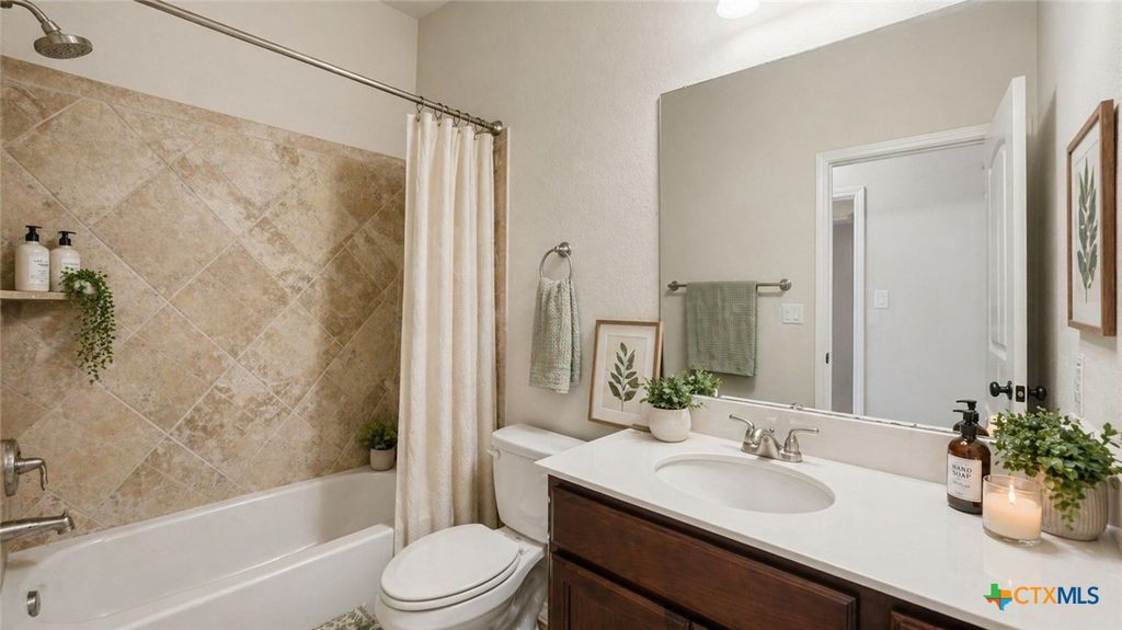Image 20 of property listing at 2125 Pioneer Pass, Seguin, TX 78155