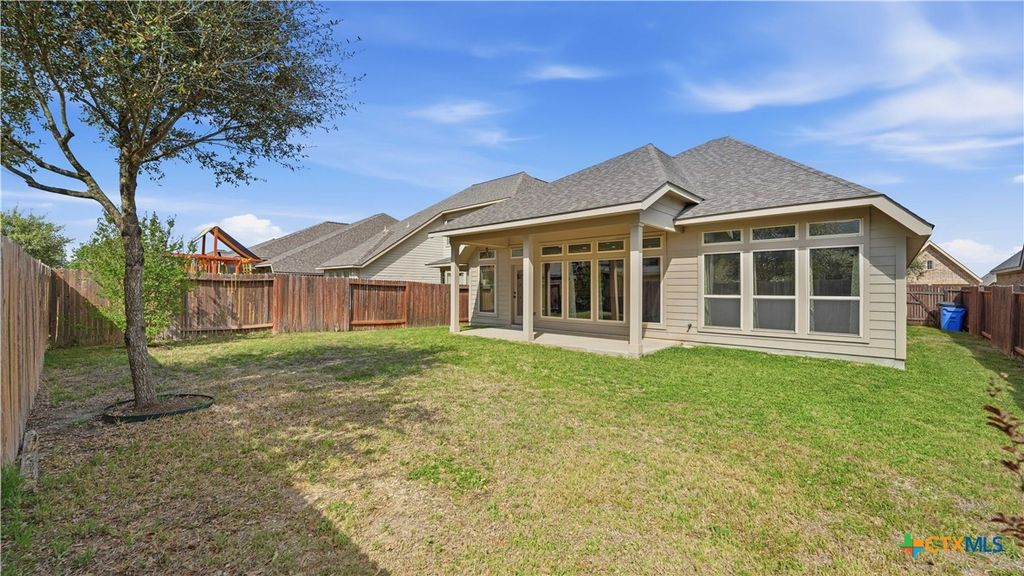 Image 28 of property listing at 2125 Pioneer Pass, Seguin, TX 78155