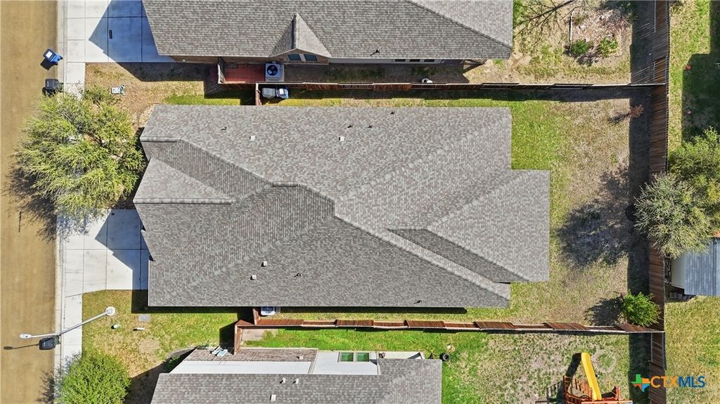 Image 32 of property listing at 2125 Pioneer Pass, Seguin, TX 78155