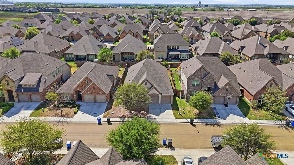 Image 33 of property listing at 2125 Pioneer Pass, Seguin, TX 78155