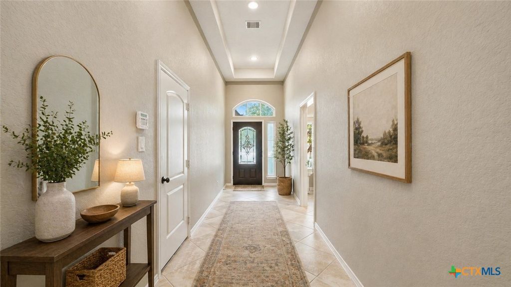 Image 5 of property listing at 2125 Pioneer Pass, Seguin, TX 78155
