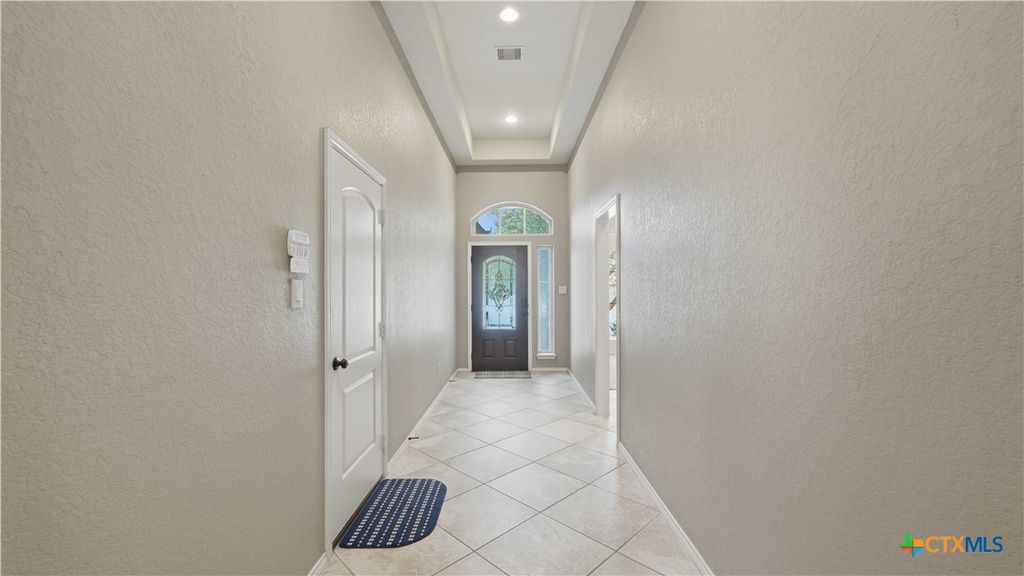 Image 6 of property listing at 2125 Pioneer Pass, Seguin, TX 78155