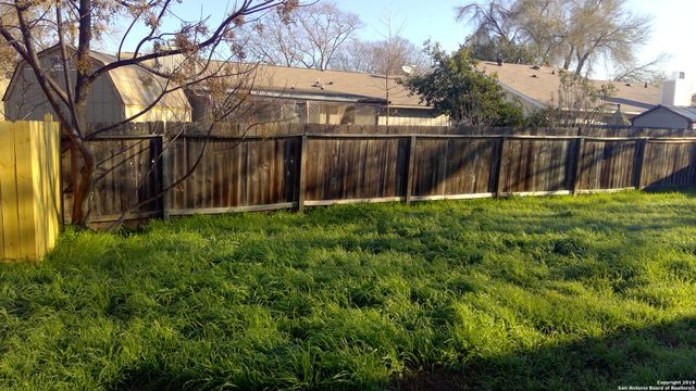9483 BOWEN DR, San Antonio, TX 78250