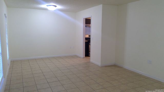 9483 BOWEN DR, San Antonio, TX 78250