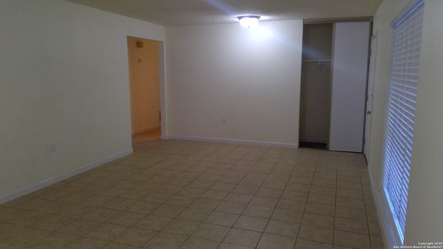 9483 BOWEN DR, San Antonio, TX 78250