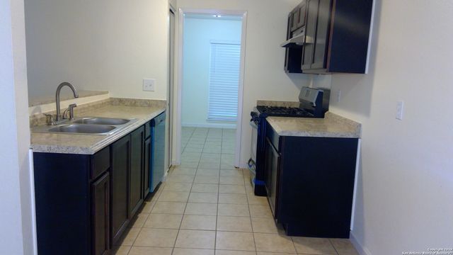 9483 BOWEN DR, San Antonio, TX 78250