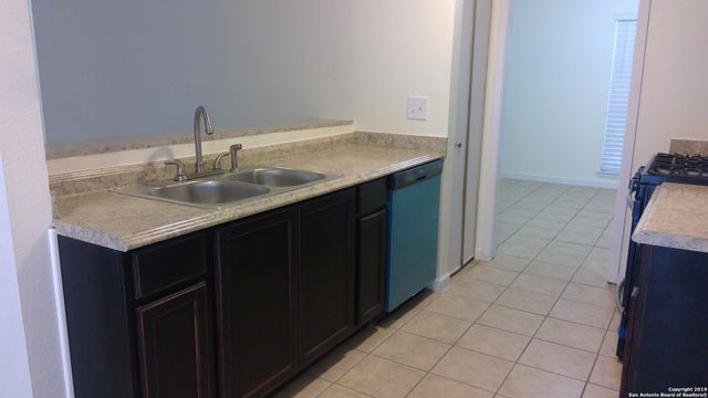 9483 BOWEN DR, San Antonio, TX 78250