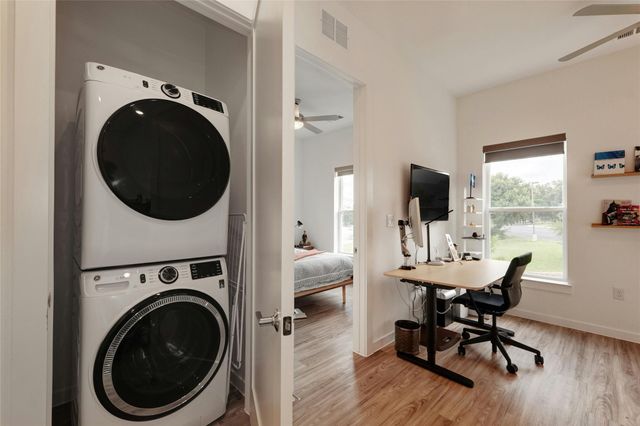 4901 Springdale. RD 102, Austin, TX 78723