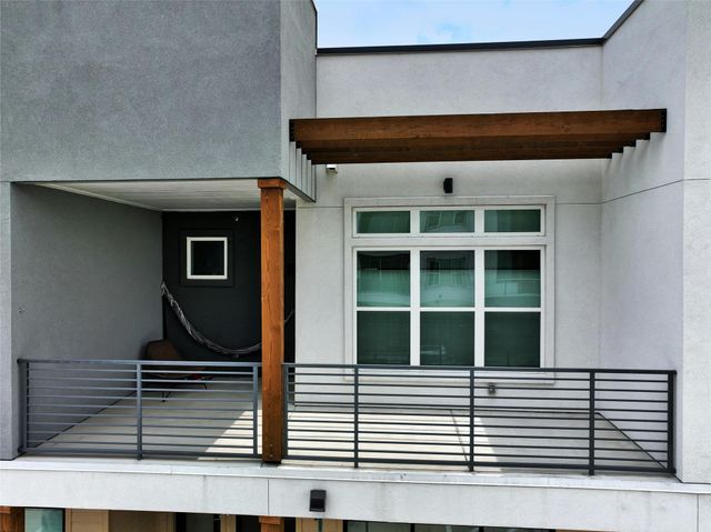 4901 Springdale. RD 102, Austin, TX 78723