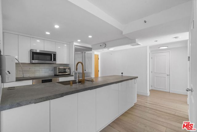 600 W 9th Street 1214, Los Angeles, CA 90015