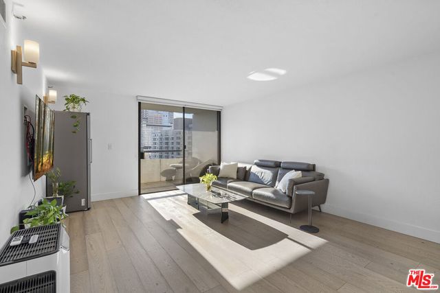 600 W 9th Street 1214, Los Angeles, CA 90015