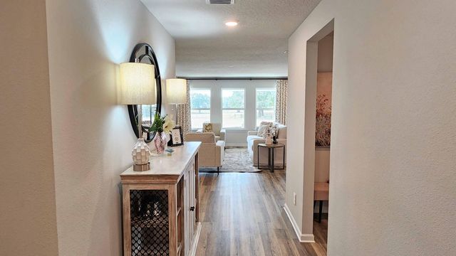 107 Oakwood Dr., Hattiesburg, MS 39402