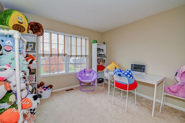 533 Nunda Trail, Crystal Lake, IL 60012